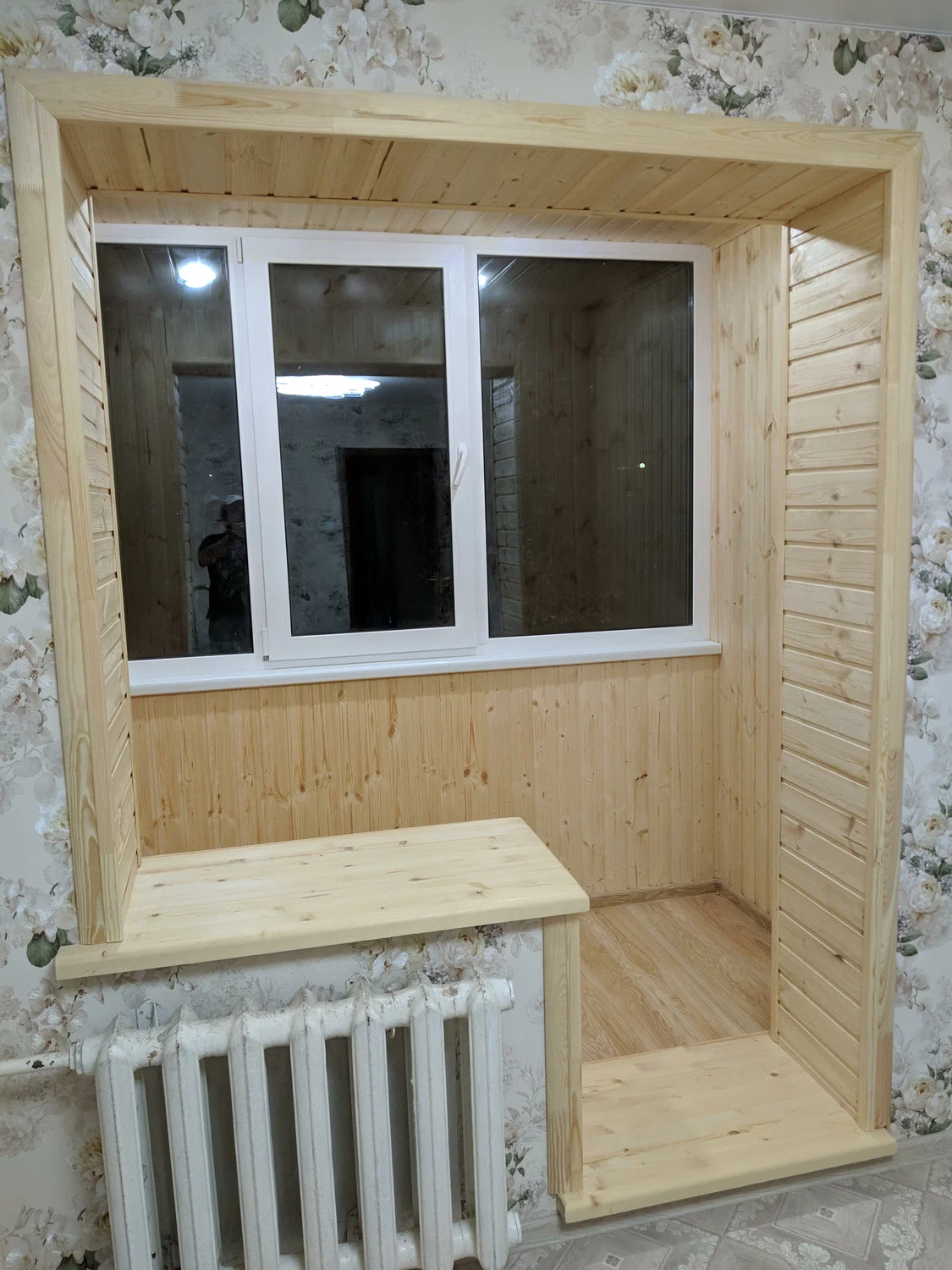 Утепление и обшивка балкона деревом